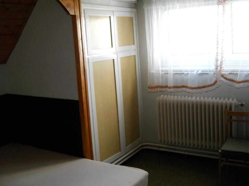 Pál Ház Apartamento Abádszalók Habitación foto